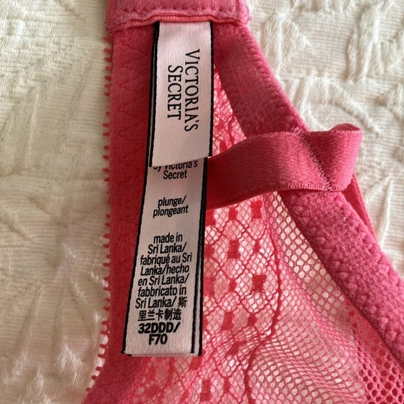 Pink Coral Victoria’s  Secret 32DDD plunge bra w/light padding & lace overlay. - Picture 7 of 10